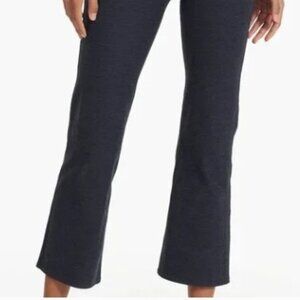 Vuori Elevation Slim Bootcut pant /legging in midnight navy
